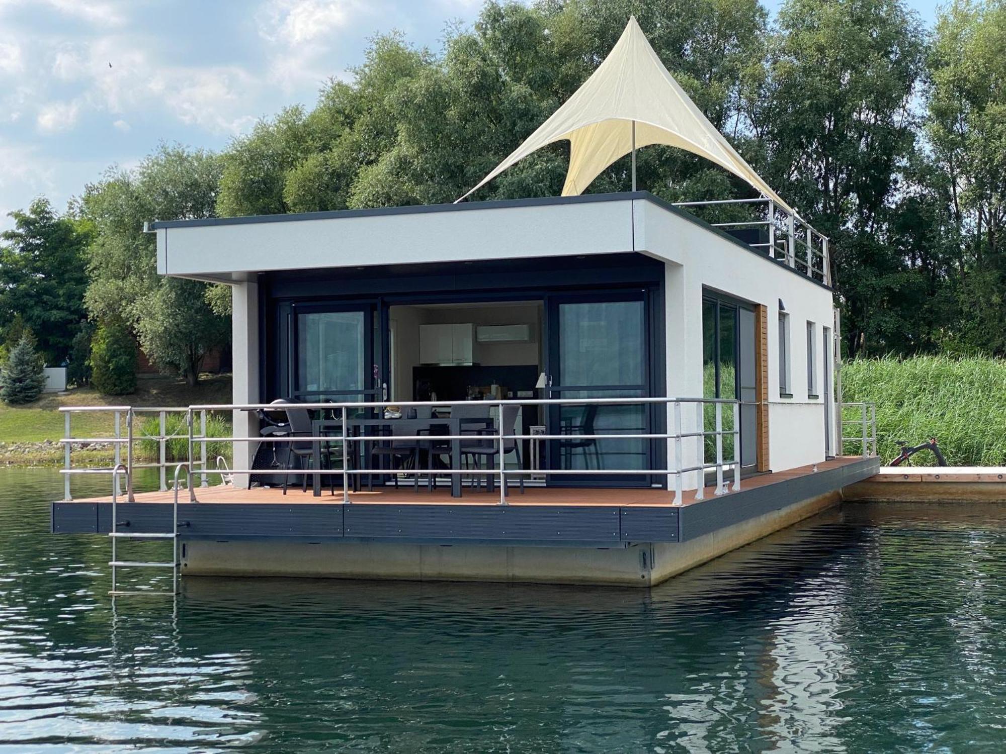 Schwimmende Ferienhaeuser Auf Dem See - Spreewald Vetschau Bilik gambar